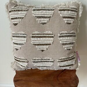 Bella Luxx Textured Beige Pillow